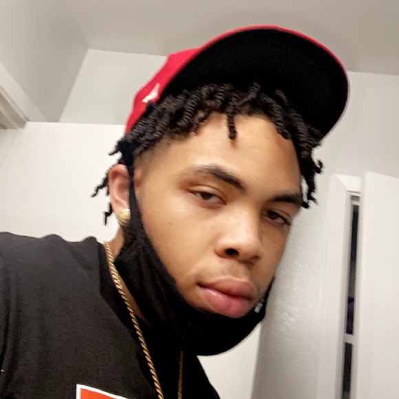 Daryl Robinson - Poshmark Profile Picture of Daryl Robinson (@darylrobinso374) on Poshmark