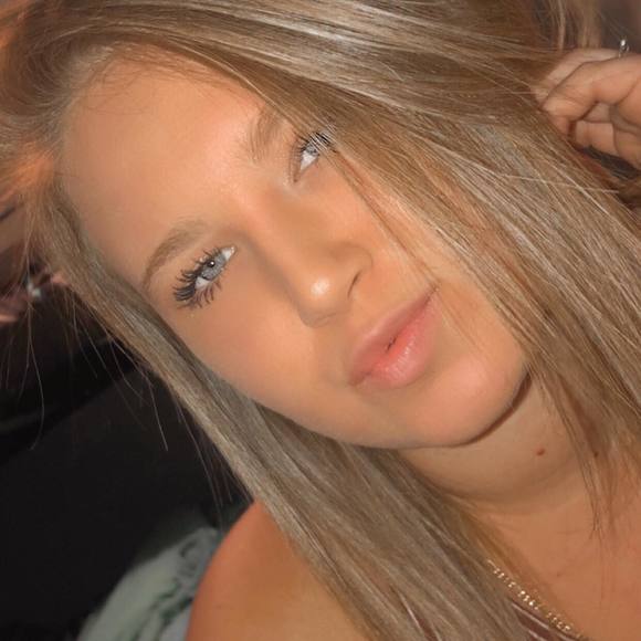 Profile Picture of Savannah Tanner (@savannahmayt) on Poshmark