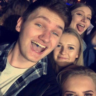 Profile Picture of Hollie sharp (@sharp_hollie) on Twitter