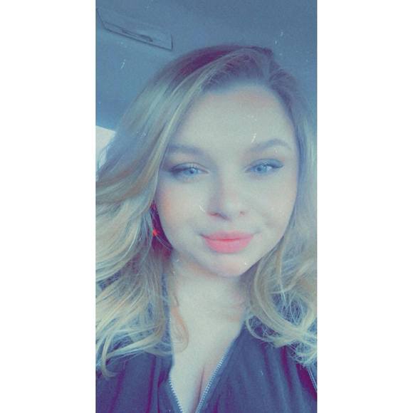 Profile Picture of Maddison Paige (@maddisonpaig201) on Poshmark