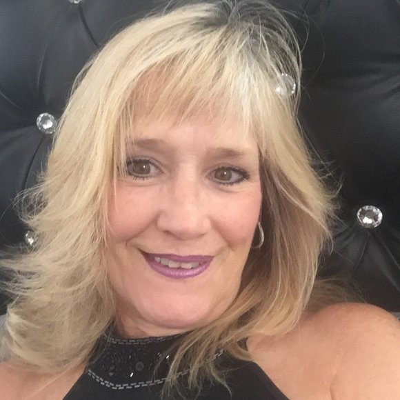 Profile Picture of Stephanie Dorris timm (@mine2009897) on Poshmark