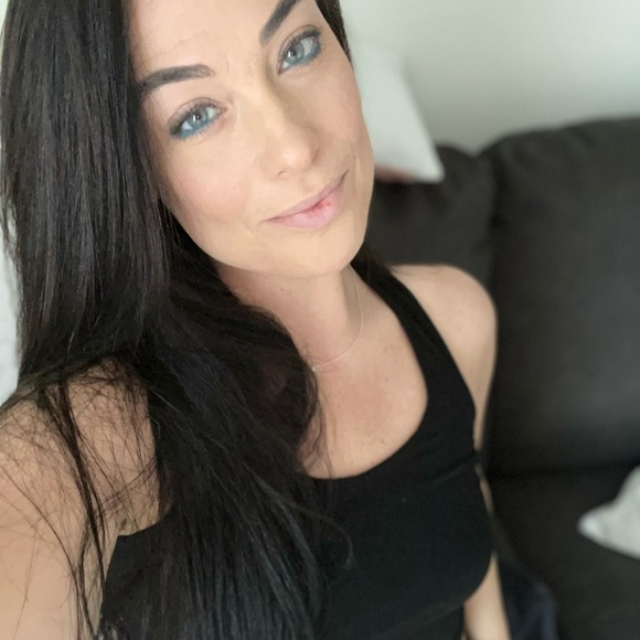 Jen Deritis - Poshmark Profile Picture of Jen Deritis (@jen_deritis) on Poshmark