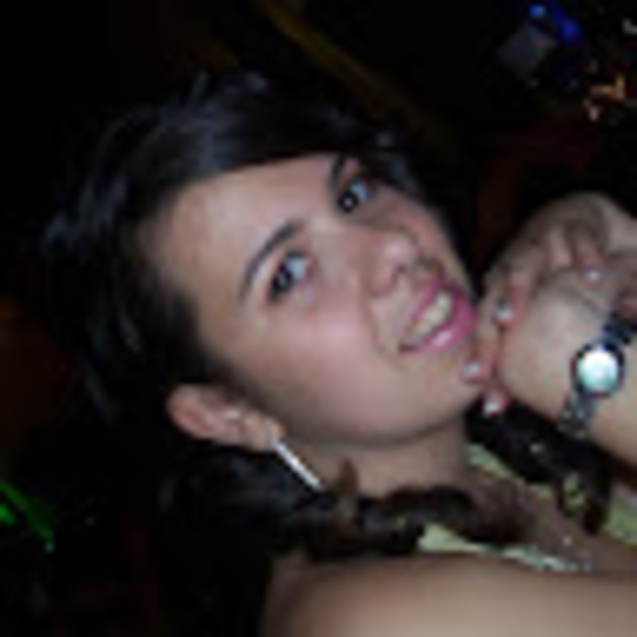 Profile Picture of Samantha Rainha (@samantharainha) on Poshmark