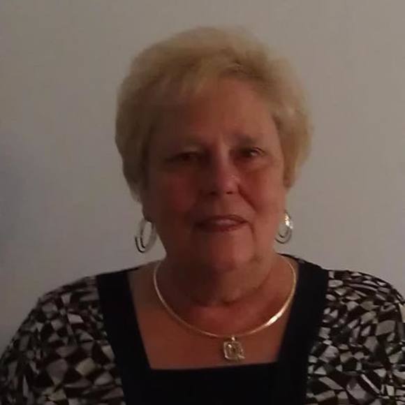 Profile Picture of Carol ann Kraeuter (@mscarolk1) on Poshmark