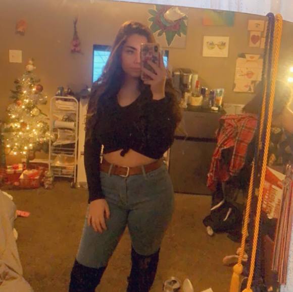 Profile Picture of Cali Roberts (@caliirosse) on Poshmark