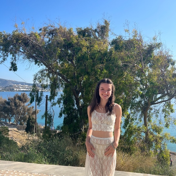 Profile Picture of Amelia Duffy (@ameliaduffy) on Poshmark