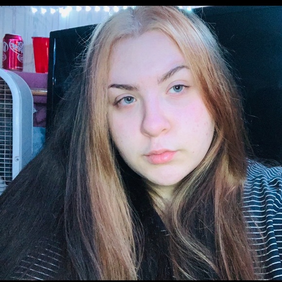 Profile Picture of Madison Schoelkopf (@mschoelkopf) on Poshmark