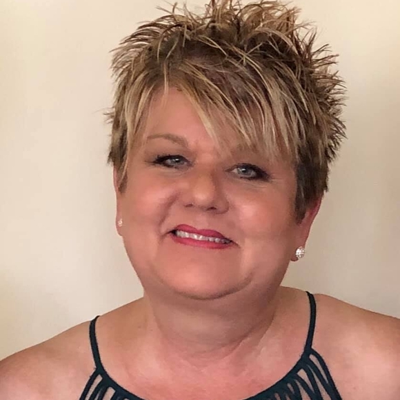 Profile Picture of Beth Ludwig (@bethludwig) on Poshmark