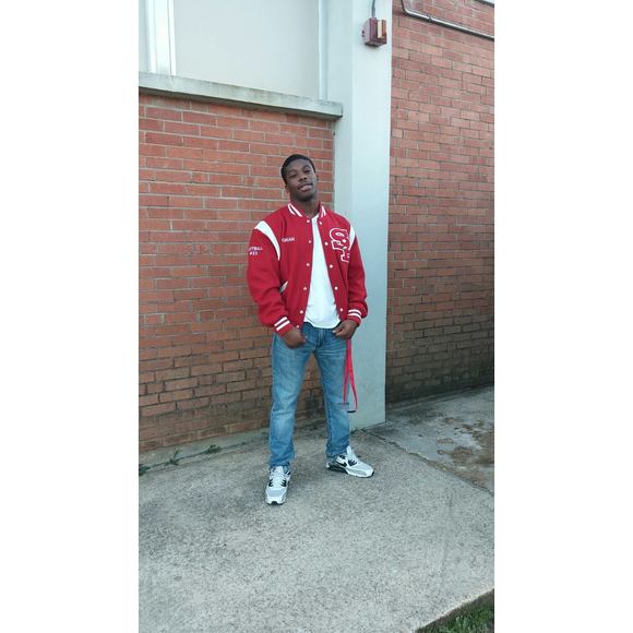 Profile Picture of Dorian Mitchell (@dorian_mitchell) on Poshmark