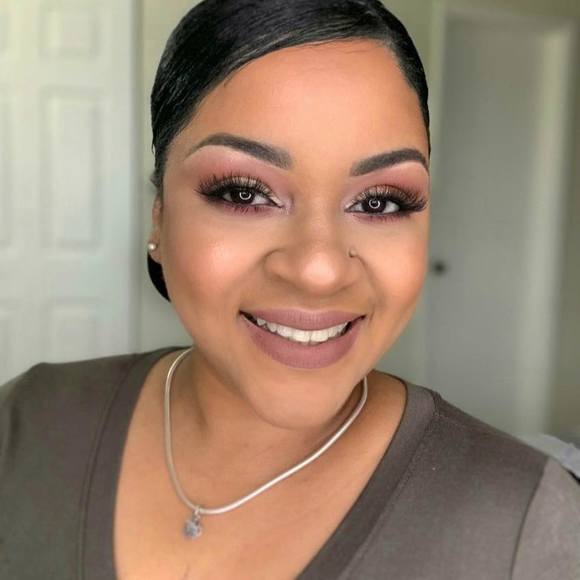 Profile Picture of Awilda Alvarez (@awilda30) on Poshmark