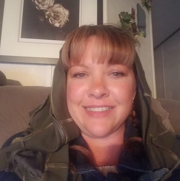 Profile Picture of Shannon Robinson-chaffee (@srlasvegas) on Poshmark