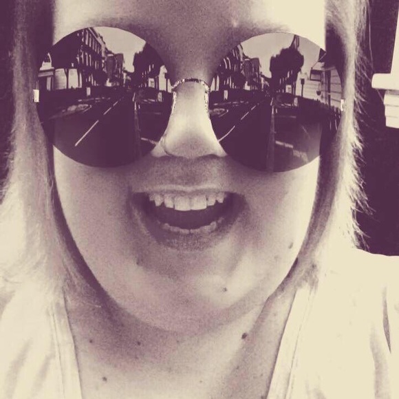 Profile Picture of Sara Mirowski (@sarannski85) on Poshmark
