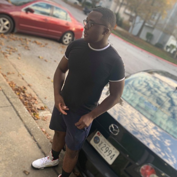 Profile Picture of Othniel Degahson (@odegahson) on Poshmark