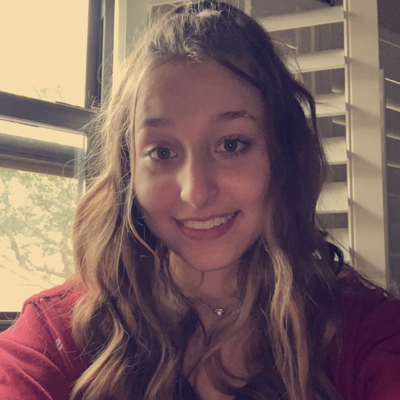 Profile Picture of Mackenzie Carrier (@mackenzie_car) on Poshmark