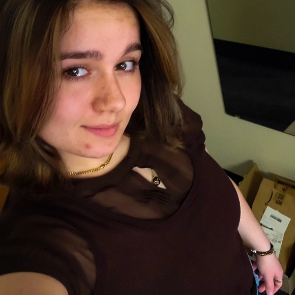 Profile Picture of Khaira Kukich (@khairakukich) on Poshmark