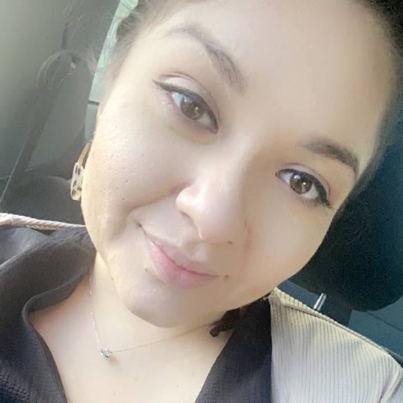 Profile Picture of Itzel Silva (@izzie_10) on Poshmark
