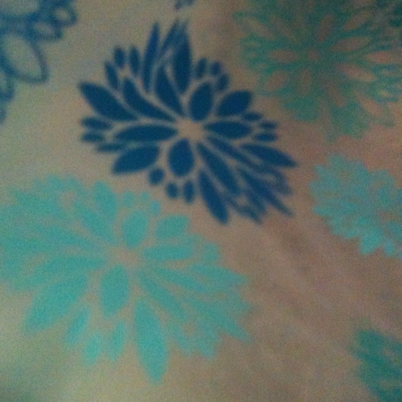 Profile Picture of Eyi Iou (@ckajvjaj) on Poshmark