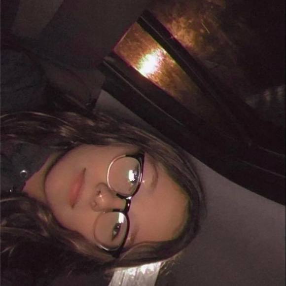 Profile Picture of Madisyn Kovarik (@kovarikmadisyn) on Poshmark