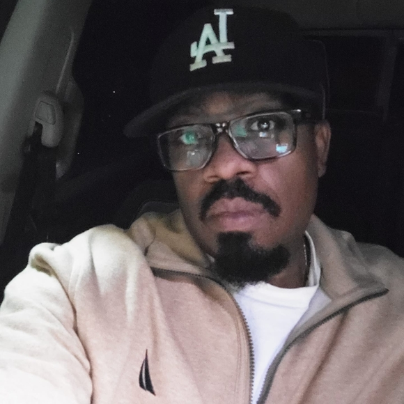 Profile Picture of Justin Gripper (@blacktek) on Poshmark