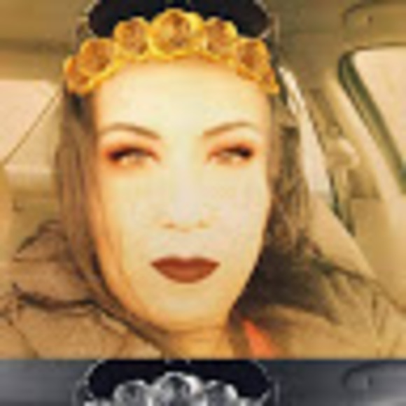 Profile Picture of Delphine Martin (@lilmama707d) on Poshmark