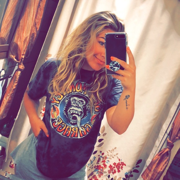 Profile Picture of Autumn Engbarth (@autumneng) on Poshmark