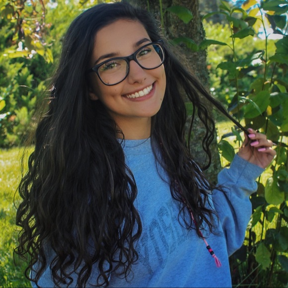 Melanie Schlafman - Poshmark Profile Picture of Melanie Schlafman (@mel_schlafman) on Poshmark