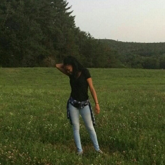 Profile Picture of Ivy Williams (@ivy_mariaa) on Poshmark