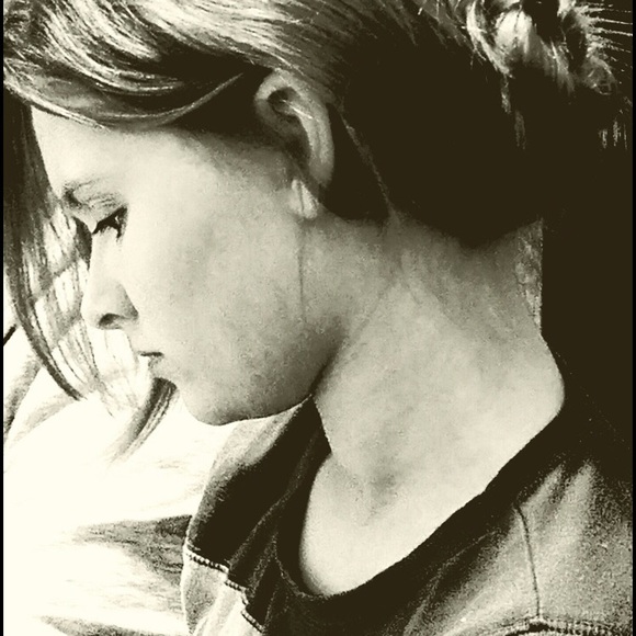 Profile Picture of Hailee Cawood (@hailee1019) on Poshmark