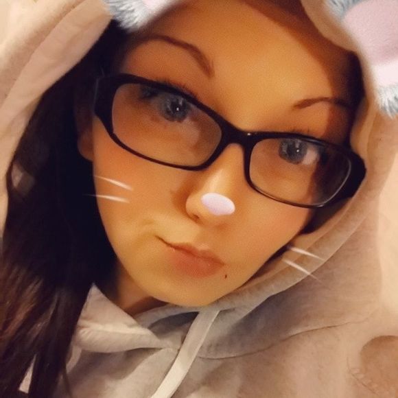 Profile Picture of Lindsey Kyle (@lindseyk1489) on Poshmark