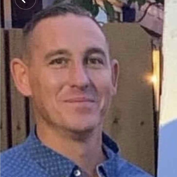 Profile Picture of Mike Roy (@mikeroy128) on Poshmark