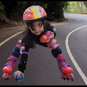 Profile Picture of  EMILY EN PATINES 🛼 (@LauraEstradaNieto) on Youtube