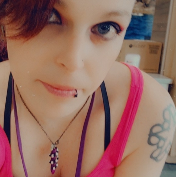 Profile Picture of Alice Scott (@ladycarianna) on Poshmark