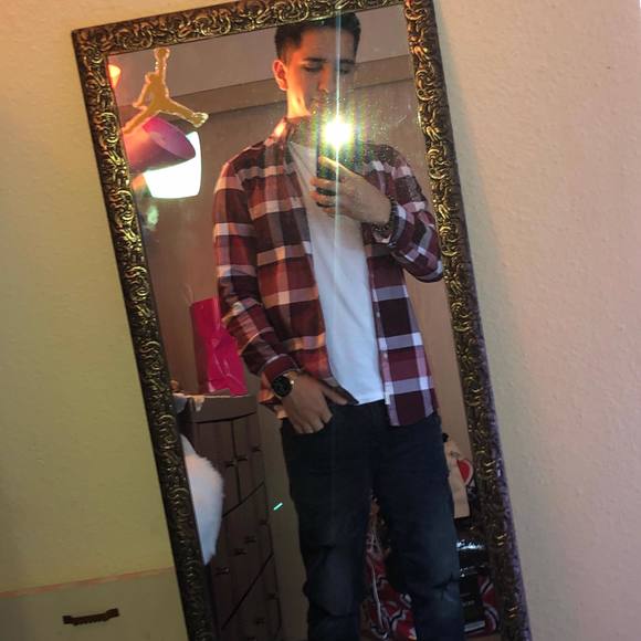 Profile Picture of Eddie Martinez (@eddiemartine796) on Poshmark