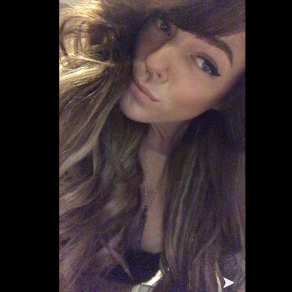 Profile Picture of Amanda Michaud (@tessmichaud) on Poshmark