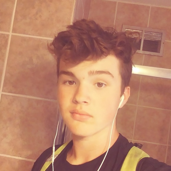 Profile Picture of Glendon joel Wilson (@kingbojjanglles) on Poshmark