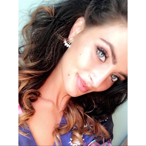 Profile Picture of Morgan Shronts (@morgzmarie) on Poshmark