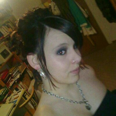 Profile Picture of Janet Ast (@GlamourLady1991) on Twitter