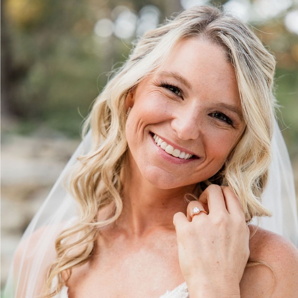 Profile Picture of Kelly Vellis (@kellyjhannah2) on Poshmark