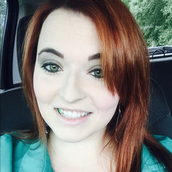 Profile Picture of Danielle Koster (@danielleko) on Poshmark