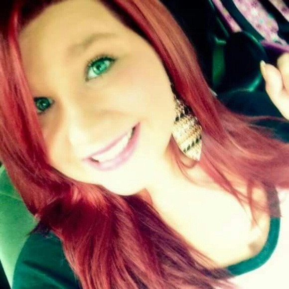 Profile Picture of Tori Wise (@torimachele95) on Poshmark