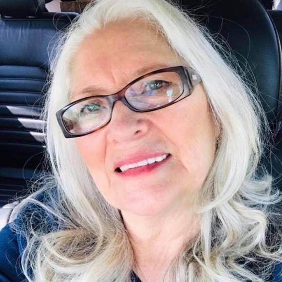 Profile Picture of Pauline Williams (@paulaw821) on Poshmark