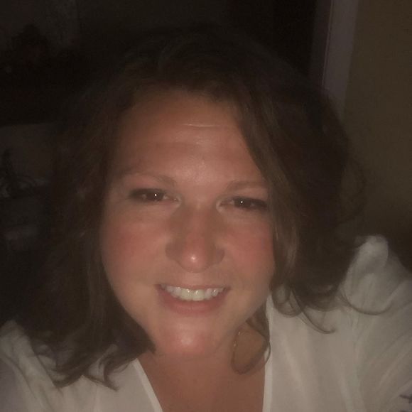 Profile Picture of Tonya Perry (@thubbard44) on Poshmark
