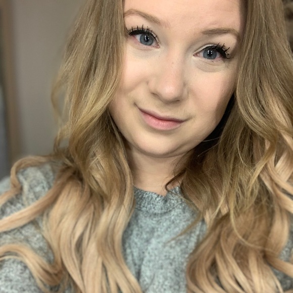 Profile Picture of Kendal Antoniuk (@kendalantoniuk) on Poshmark