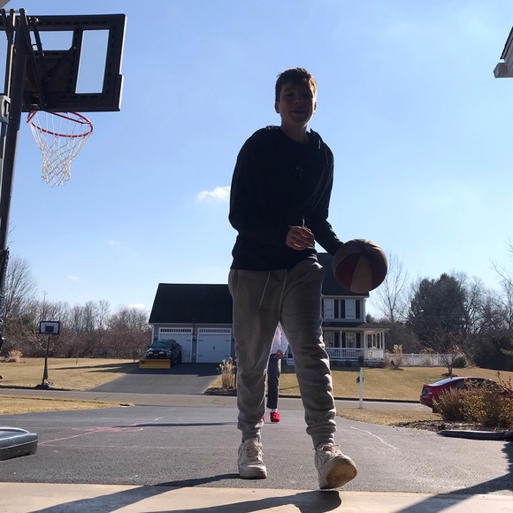 Profile Picture of Joe Barnes (@joebarnes8) on Poshmark