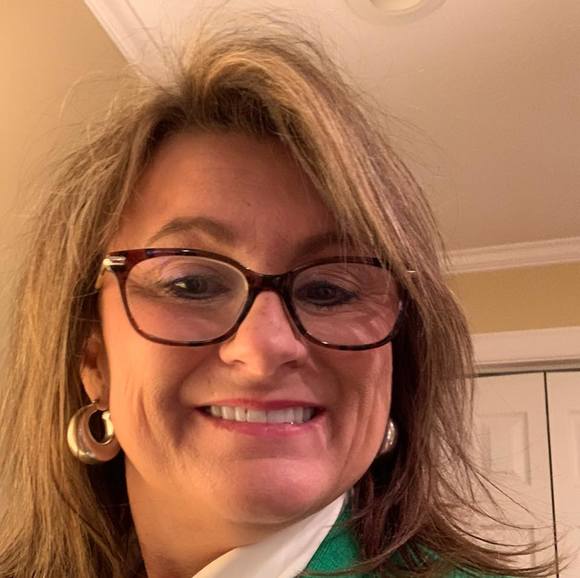 Profile Picture of Robin Stratton (@robinstratton) on Poshmark
