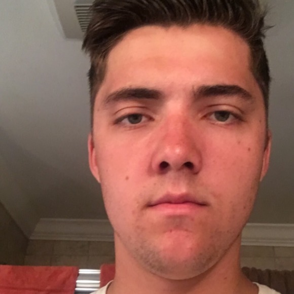 Profile Picture of Erik Cloeter (@erikrocks26) on Poshmark