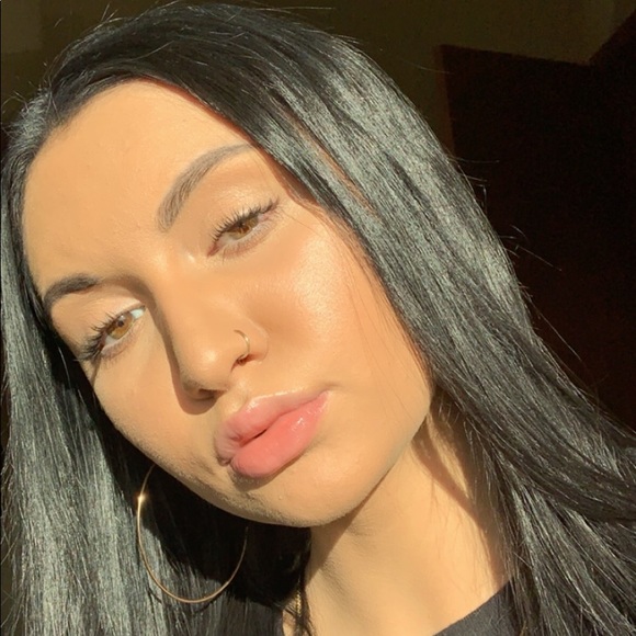 Brittany Baumgarden - Poshmark Profile Picture of Brittany Baumgarden (@bb_lanae) on Poshmark