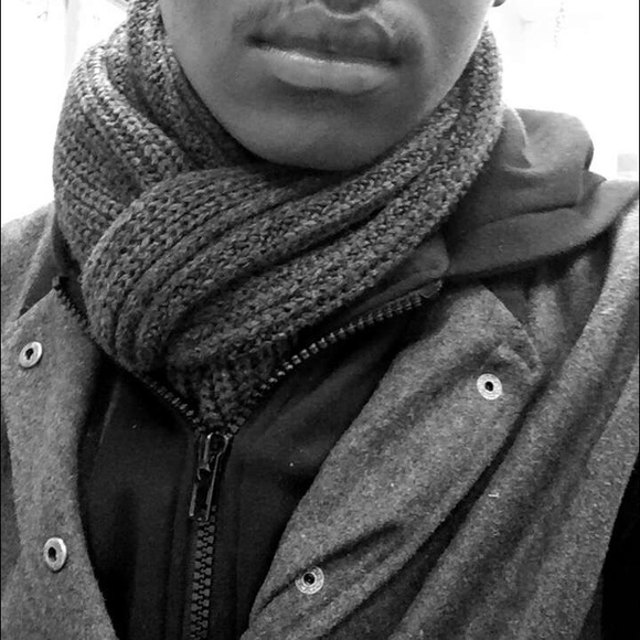 Profile Picture of Aaron Antonio (@aaronantonio) on Poshmark