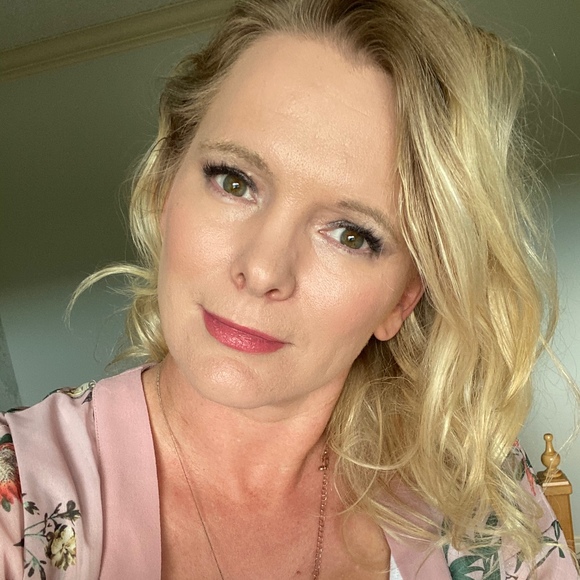 Profile Picture of Michelle Bechthold (@k8teebeach) on Poshmark