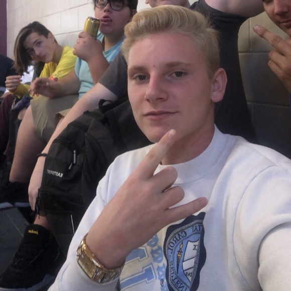 Profile Picture of Tyler Day (@tylerday7777) on Poshmark